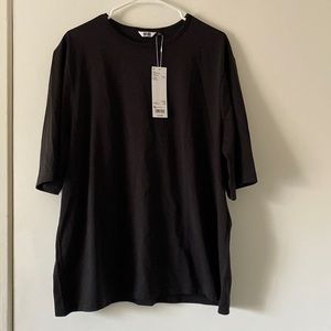 UNIQLO AIRism crew neck relaxed tee